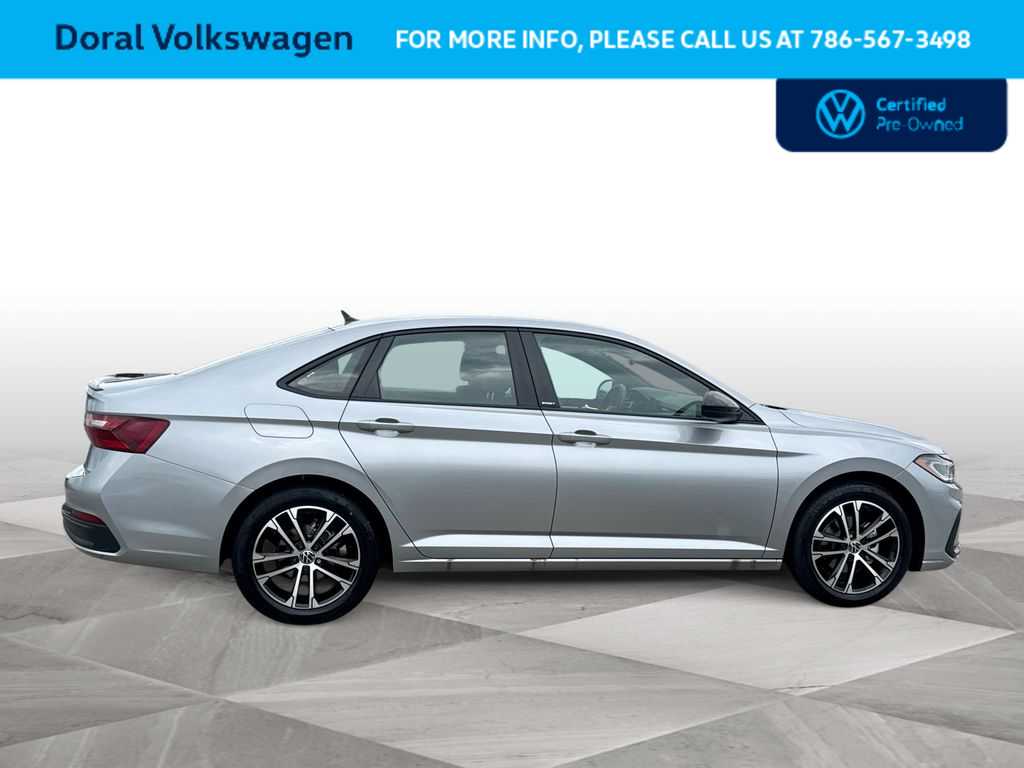 Thumbnail: 2025 Volkswagen Jetta - 9