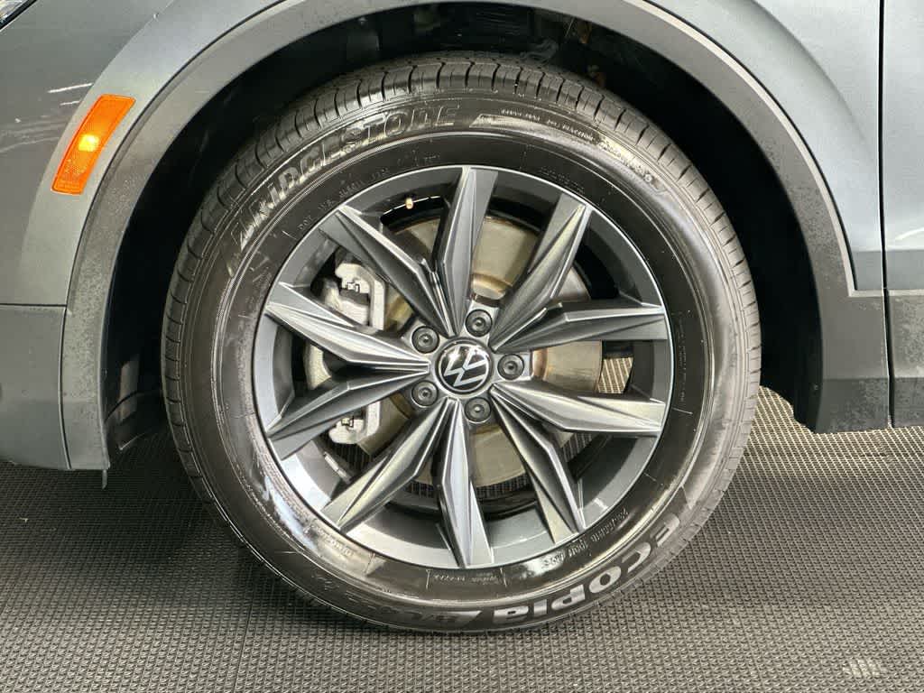Thumbnail: 2023 Volkswagen Tiguan - 11