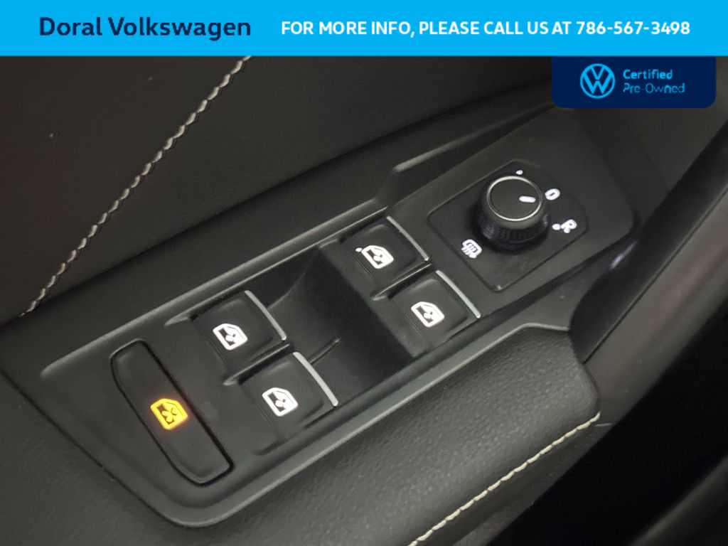 Thumbnail: 2023 Volkswagen Tiguan - 17
