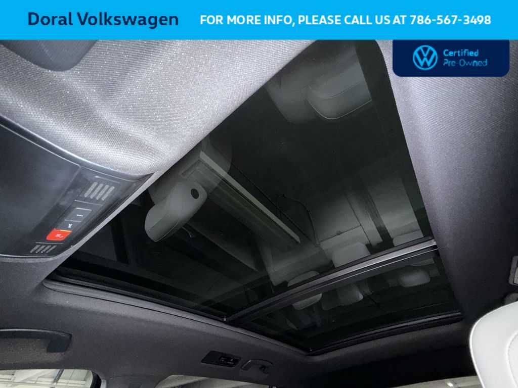 Thumbnail: 2023 Volkswagen Tiguan - 17