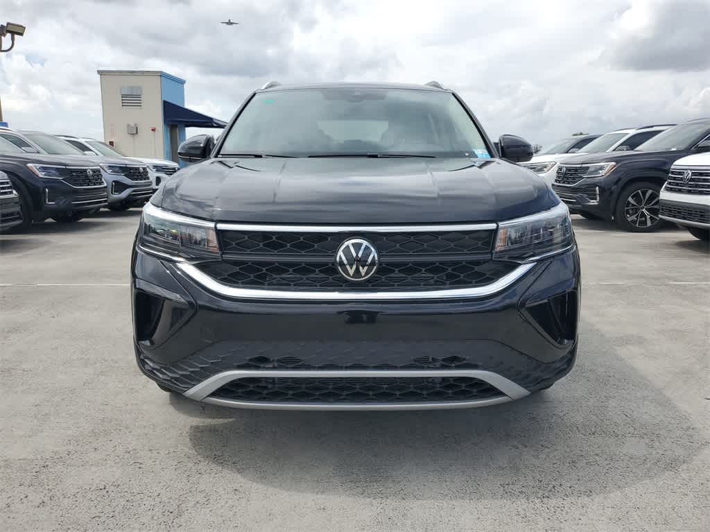 2024 Volkswagen Taos SE 2
