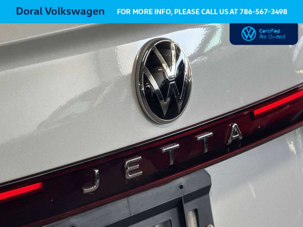 2025 Volkswagen Jetta SE - Photo 10