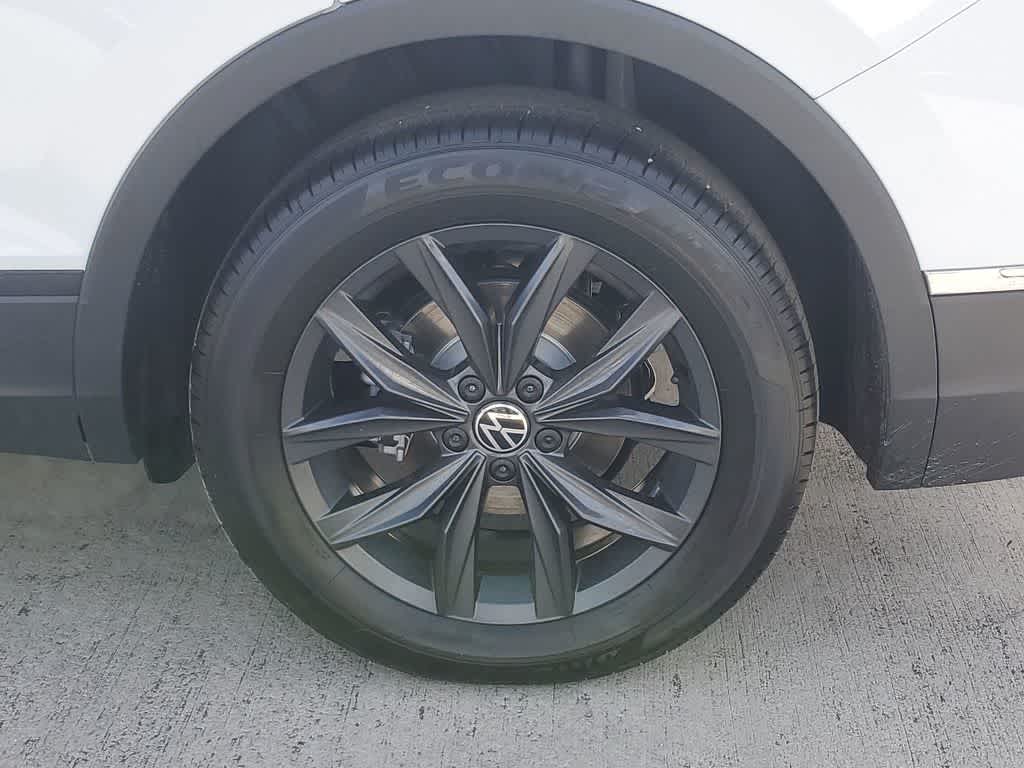 Thumbnail: 2024 Volkswagen Tiguan - 17