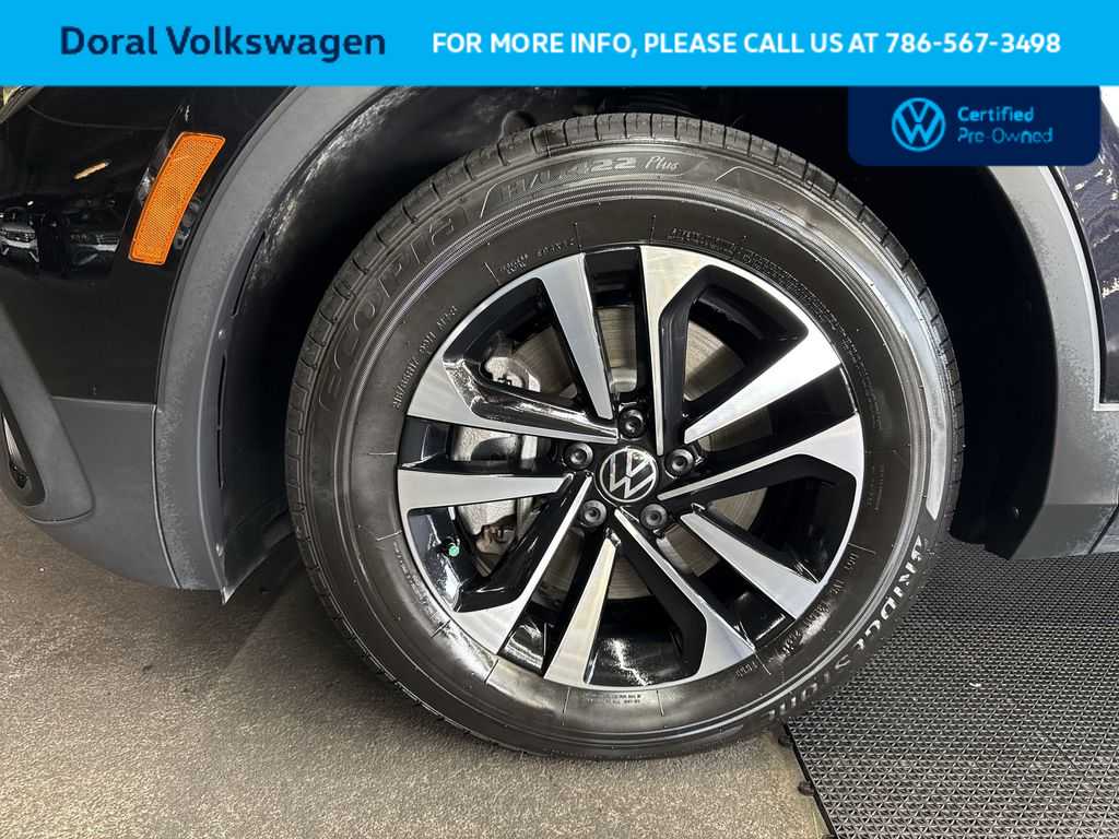 Thumbnail: 2023 Volkswagen Tiguan - 10