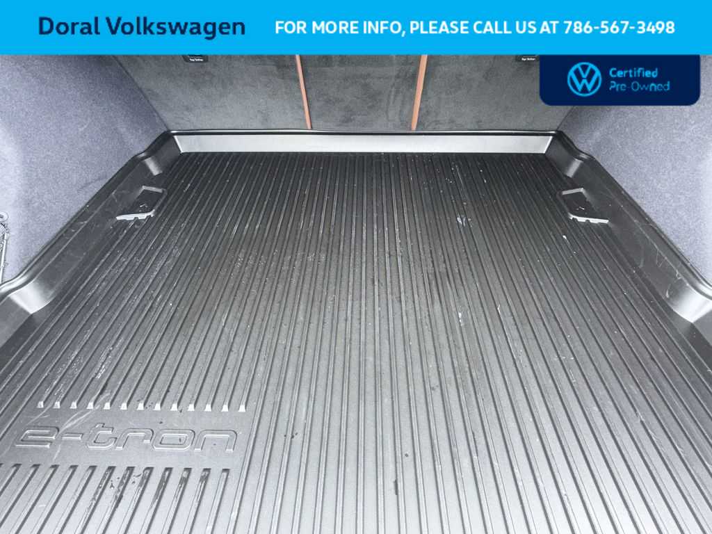 Thumbnail: 2024 Audi Q8 e-tron - 25