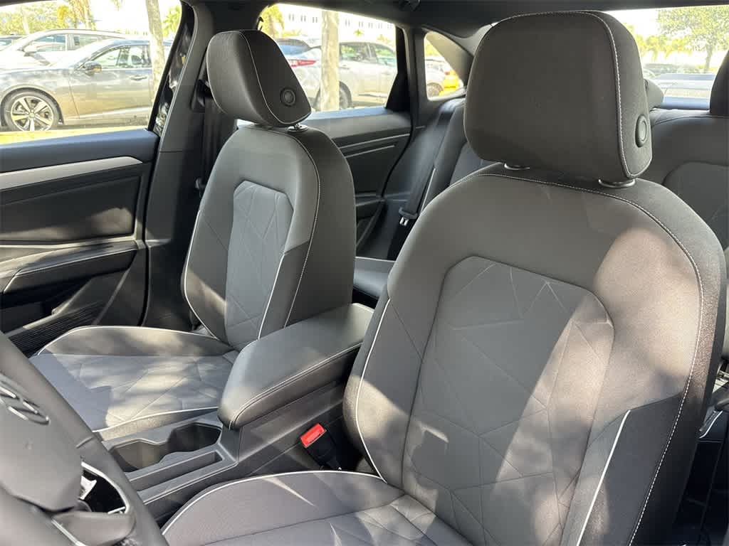 Thumbnail: 2025 Volkswagen Jetta - 14