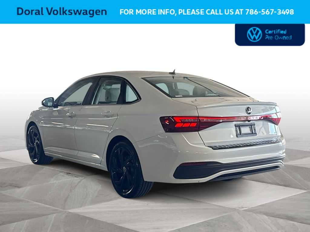 2025 Volkswagen Jetta SE - Photo 6