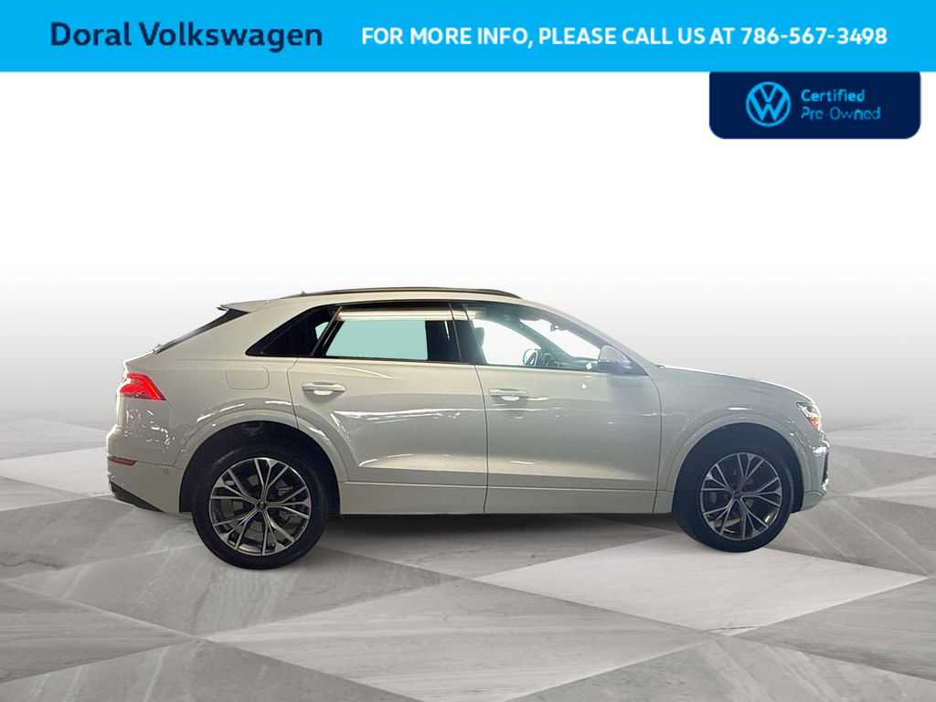 Thumbnail: 2023 Audi Q8 - 9
