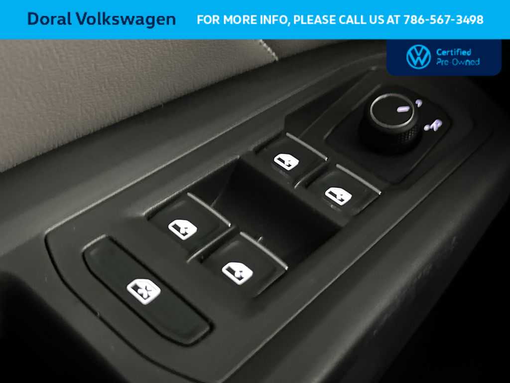Thumbnail: 2023 Volkswagen Atlas - 17