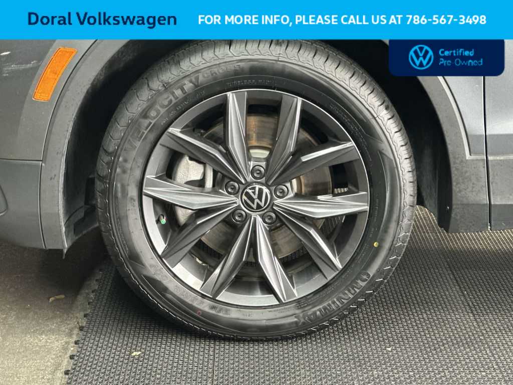 Thumbnail: 2023 Volkswagen Tiguan - 11