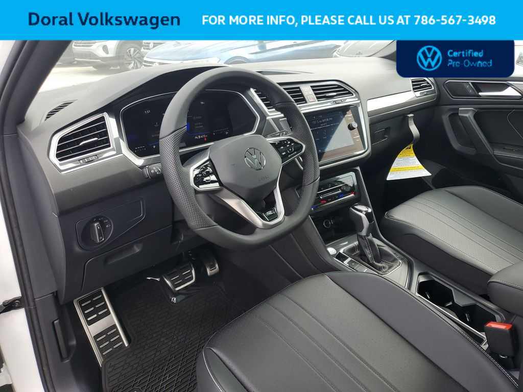 Thumbnail: 2024 Volkswagen Tiguan - 18