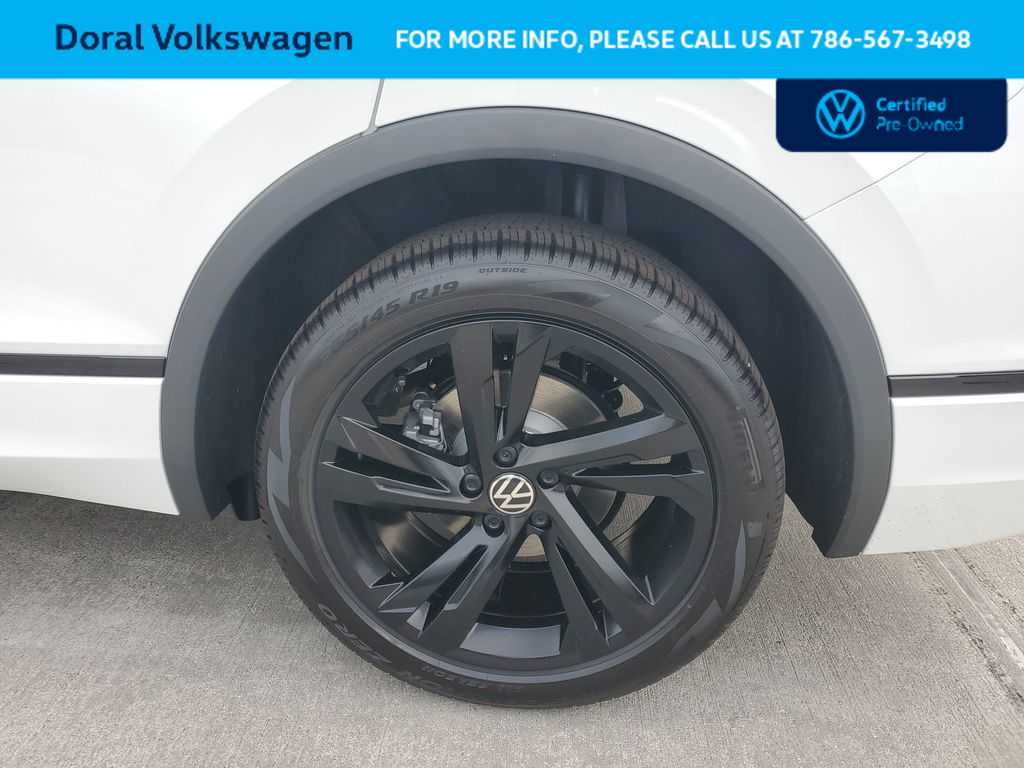 Thumbnail: 2024 Volkswagen Tiguan - 17