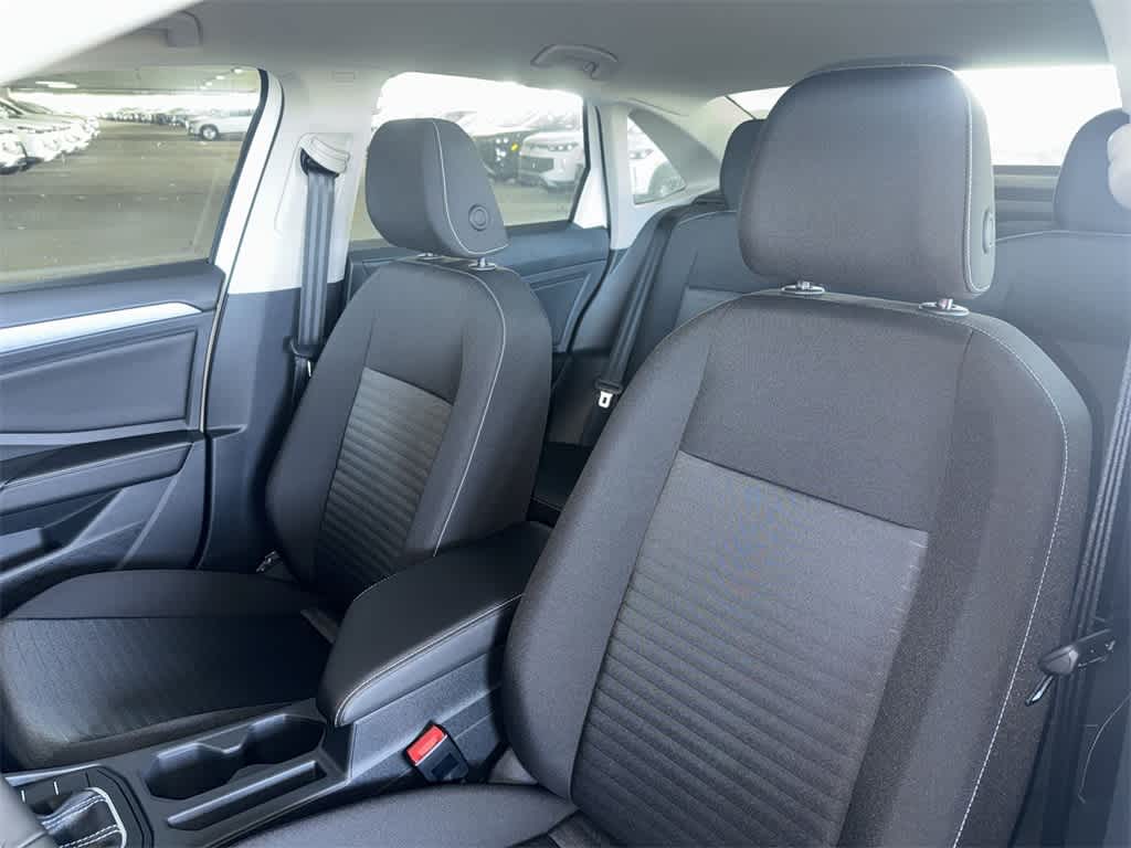 Thumbnail: 2025 Volkswagen Jetta - 14