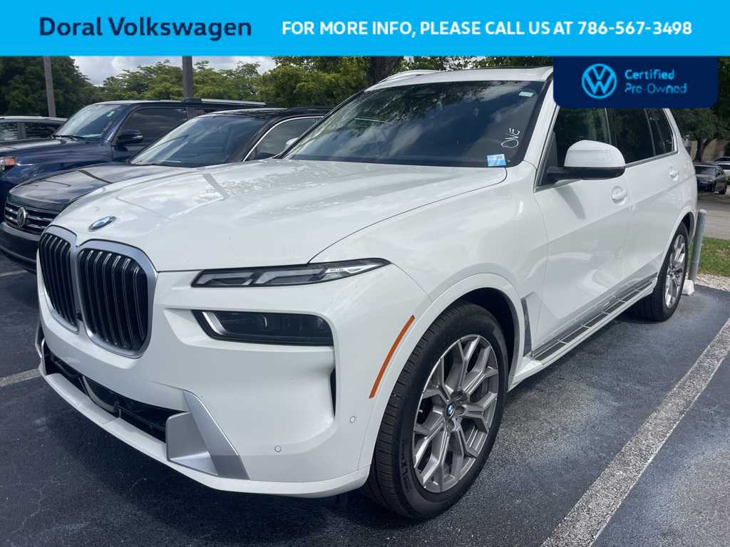 2025 BMW X7 xDrive40i Hero Image