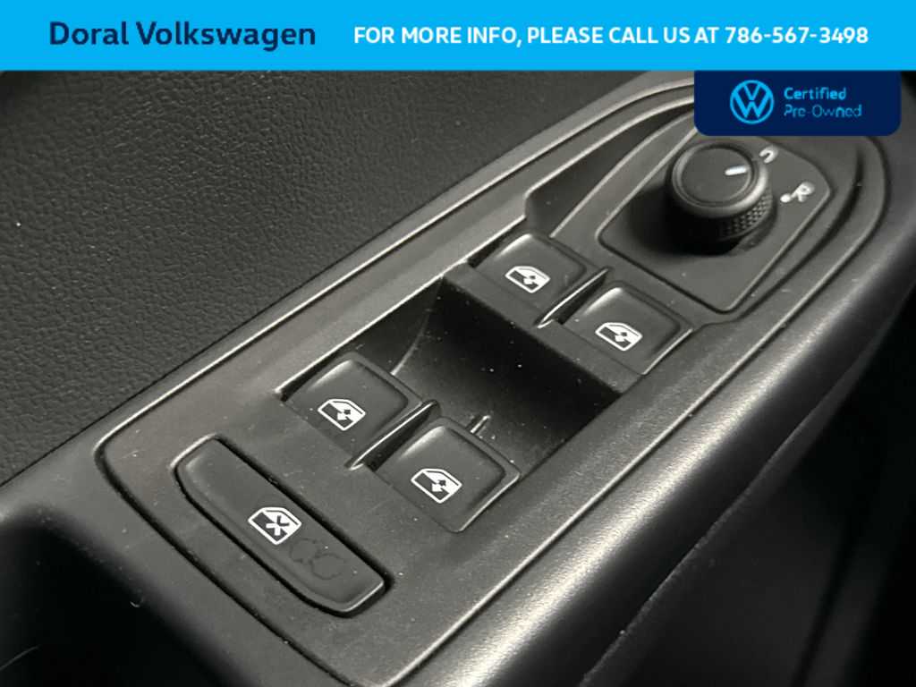 Thumbnail: 2024 Volkswagen Taos - 17