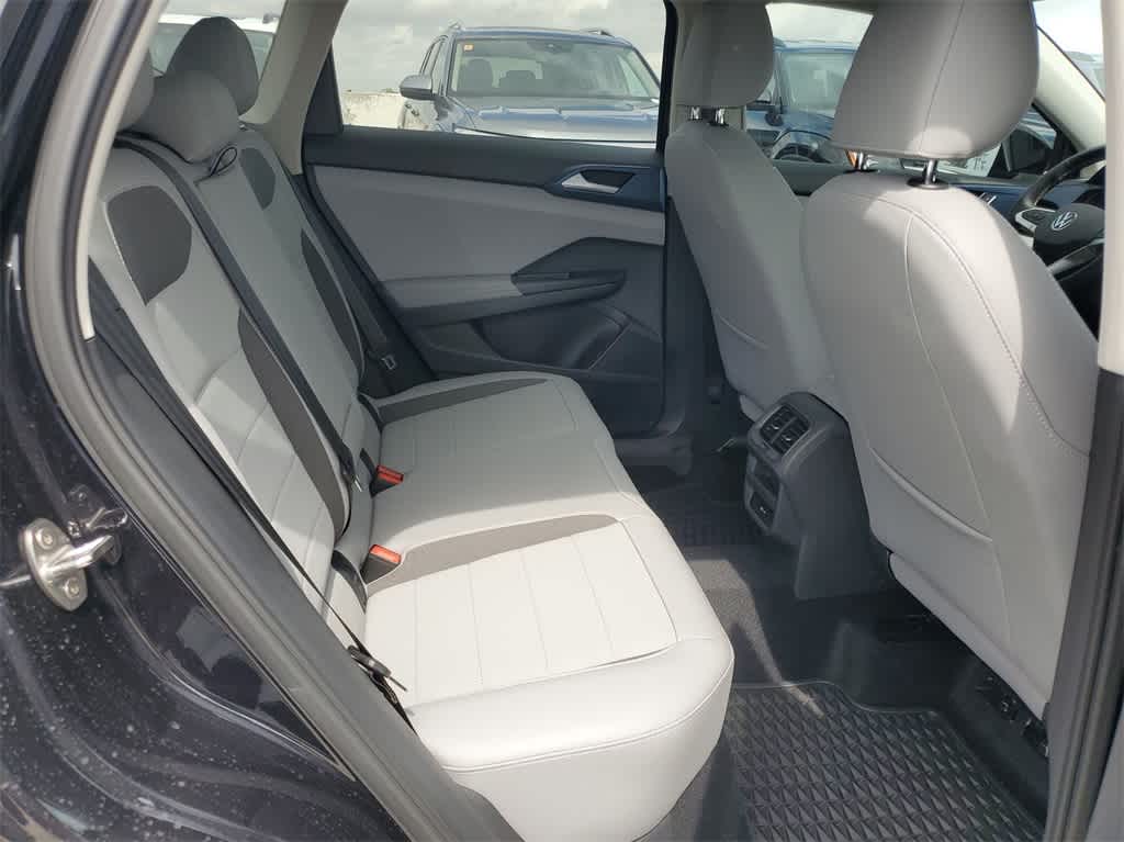 2024 Volkswagen Taos SE 21