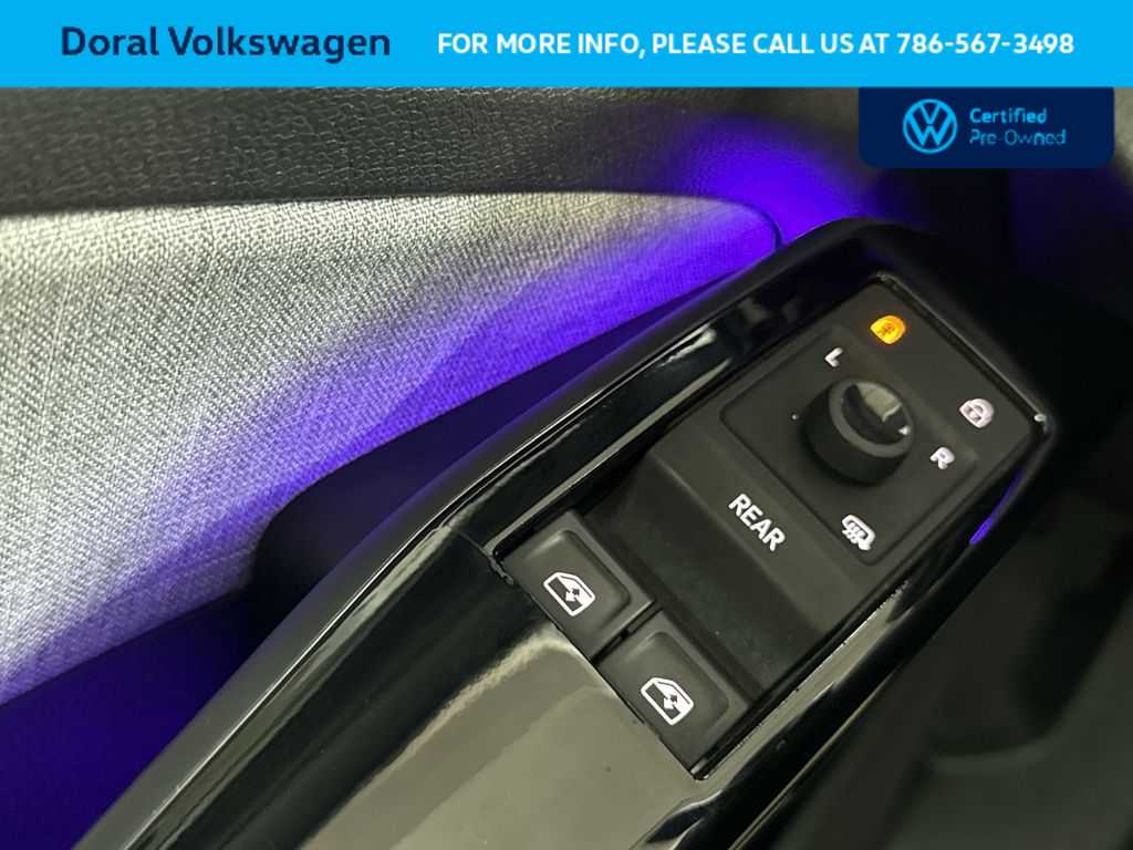 Thumbnail: 2023 Volkswagen ID.4 - 17