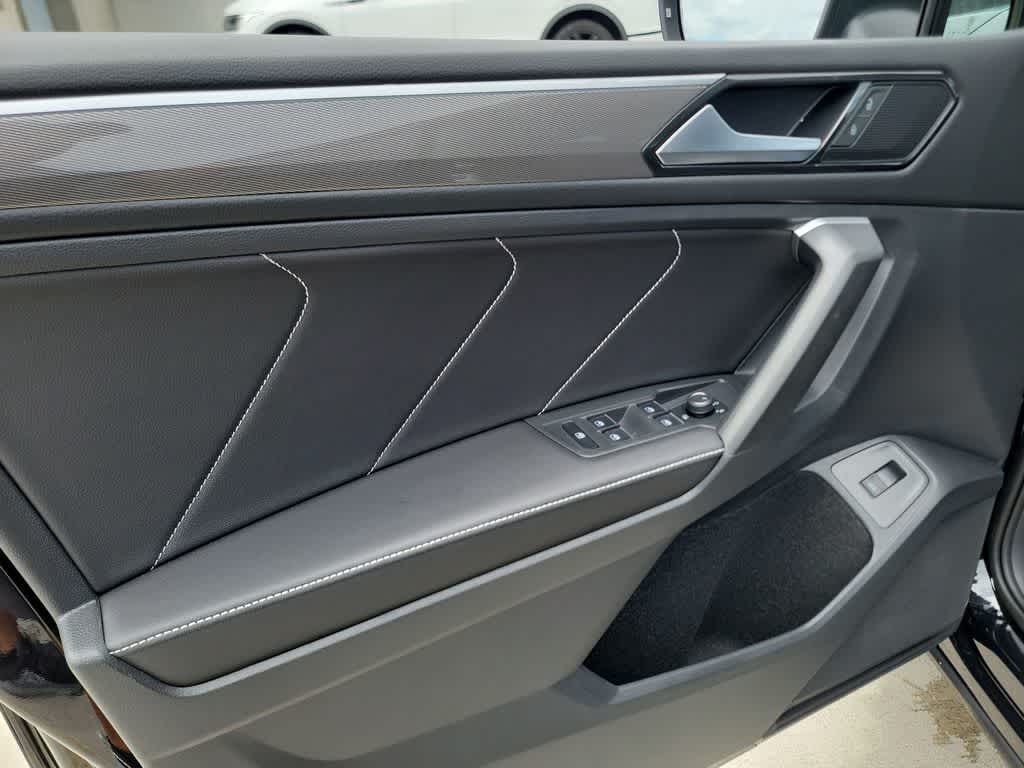 Thumbnail: 2023 Volkswagen Tiguan - 30