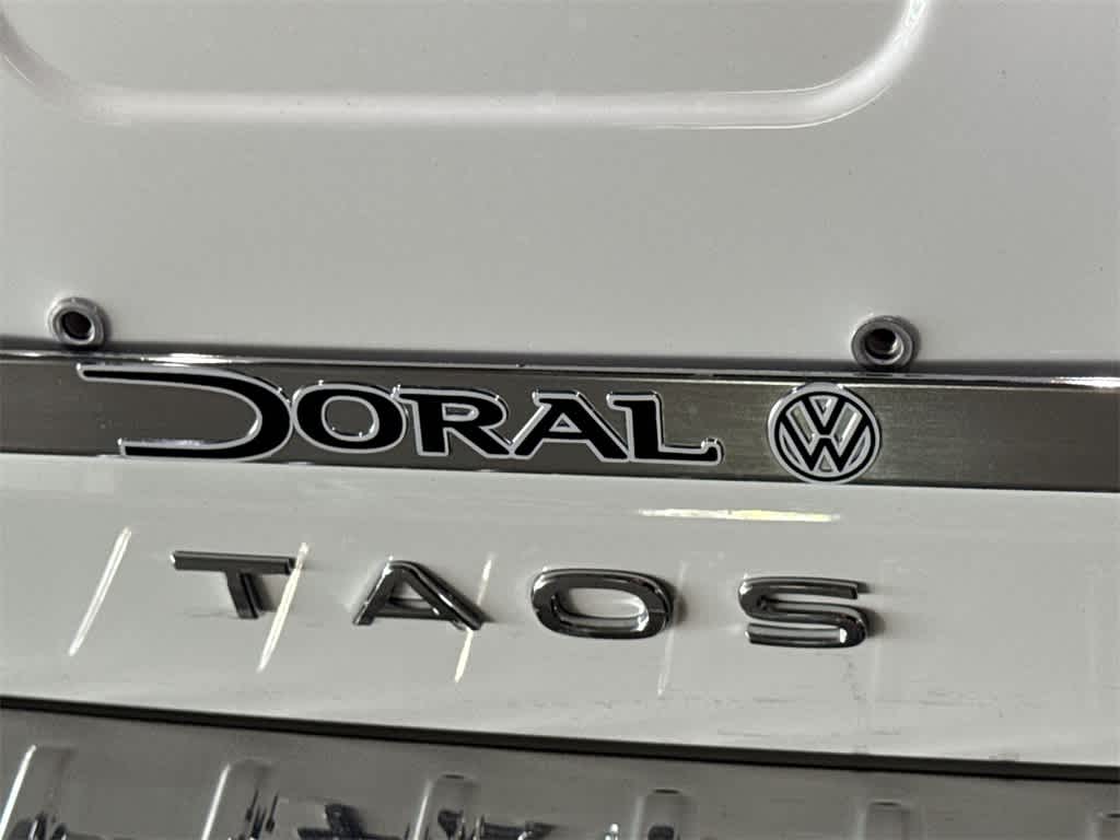 2025 Volkswagen Taos SE 10