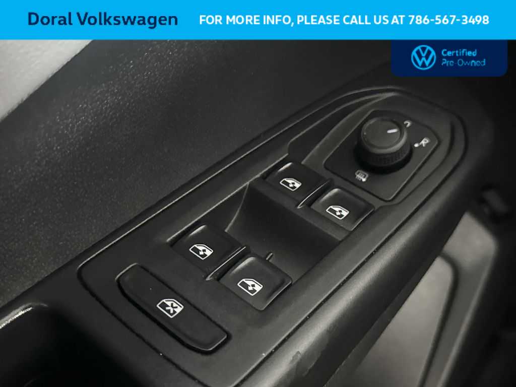 Thumbnail: 2022 Volkswagen Taos - 17