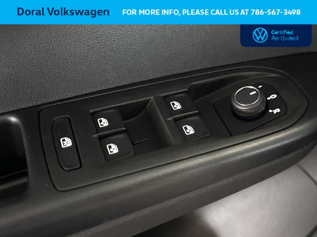 Thumbnail: 2025 Volkswagen Taos - 17