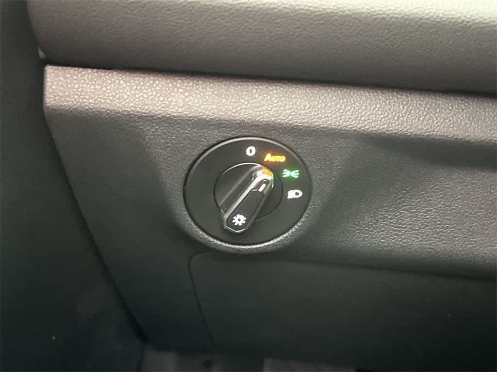 Thumbnail: 2025 Volkswagen Jetta - 17