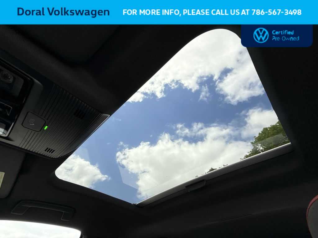 Thumbnail: 2025 Volkswagen Golf - 17