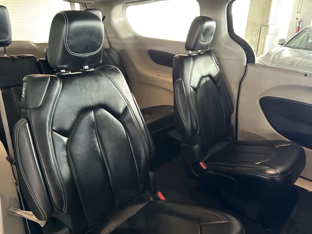 Thumbnail: 2023 Chrysler Pacifica - 26