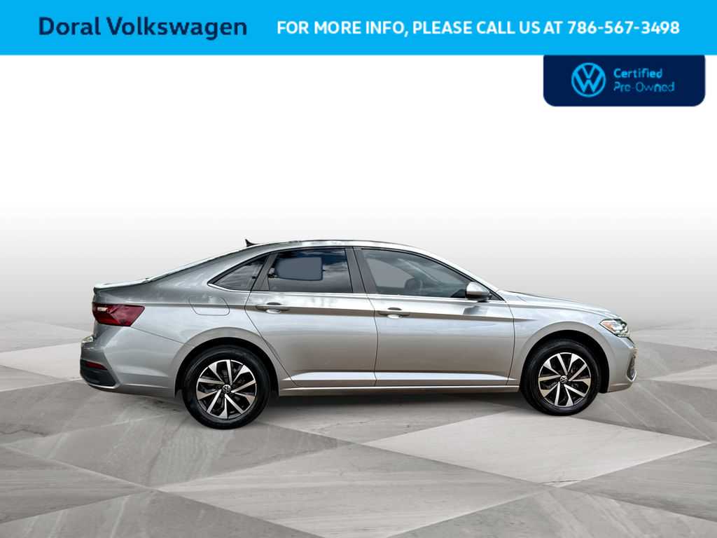 Thumbnail: 2023 Volkswagen Jetta - 9