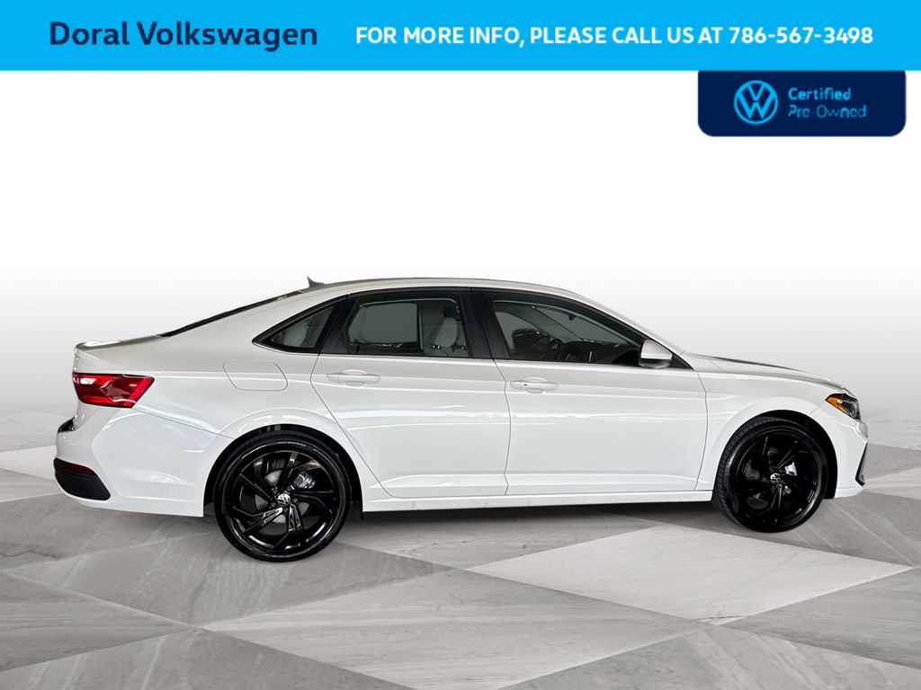 2025 Volkswagen Jetta SE - Photo 9