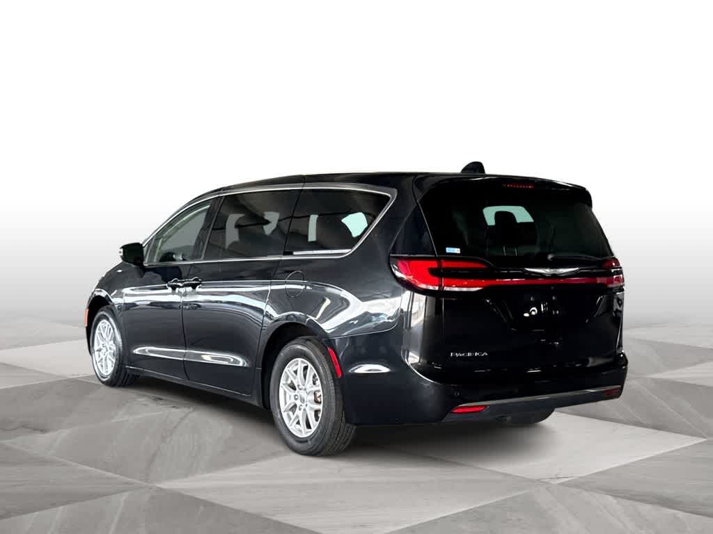 Thumbnail: 2023 Chrysler Pacifica - 6