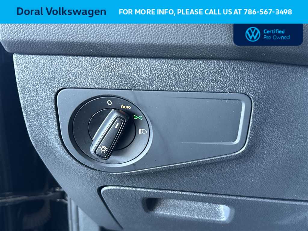 Thumbnail: 2023 Volkswagen Tiguan - 17