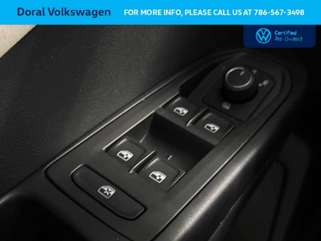 Thumbnail: 2025 Volkswagen Taos - 17