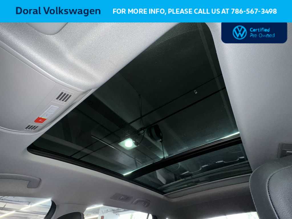 Thumbnail: 2023 Volkswagen Tiguan - 17