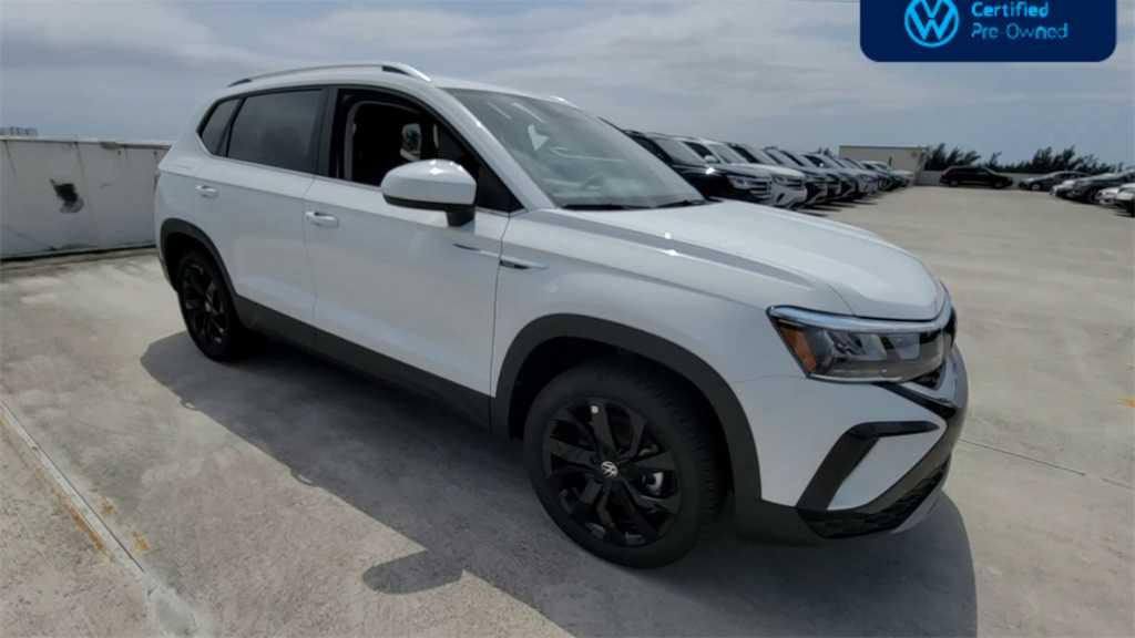 2023 Volkswagen Taos SE 3