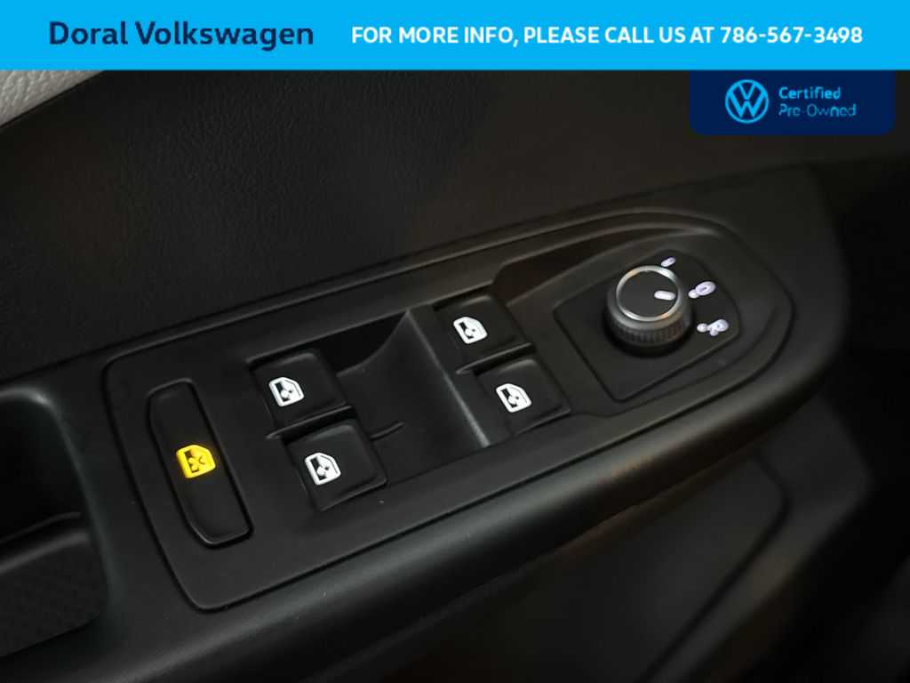 Thumbnail: 2025 Volkswagen Taos - 17