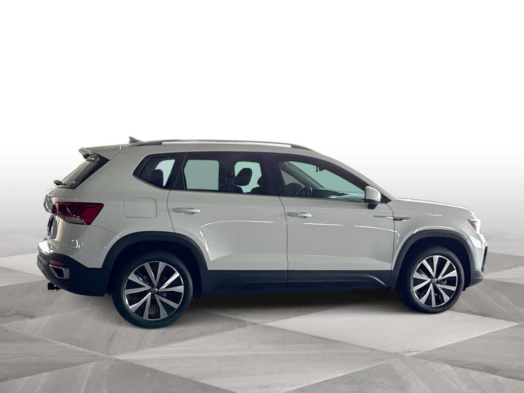 Thumbnail: 2023 Volkswagen Taos - 9