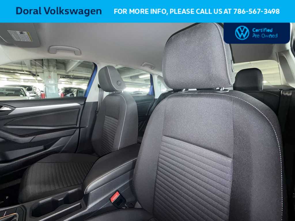 Thumbnail: 2024 Volkswagen Jetta - 14