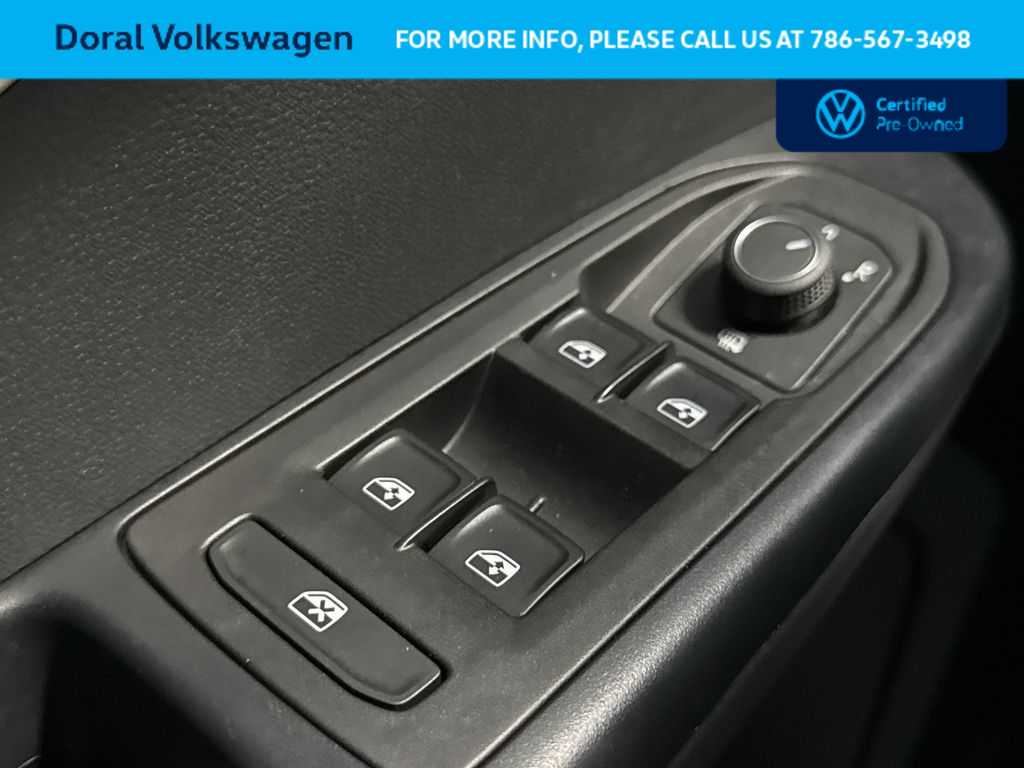 Thumbnail: 2025 Volkswagen Taos - 17