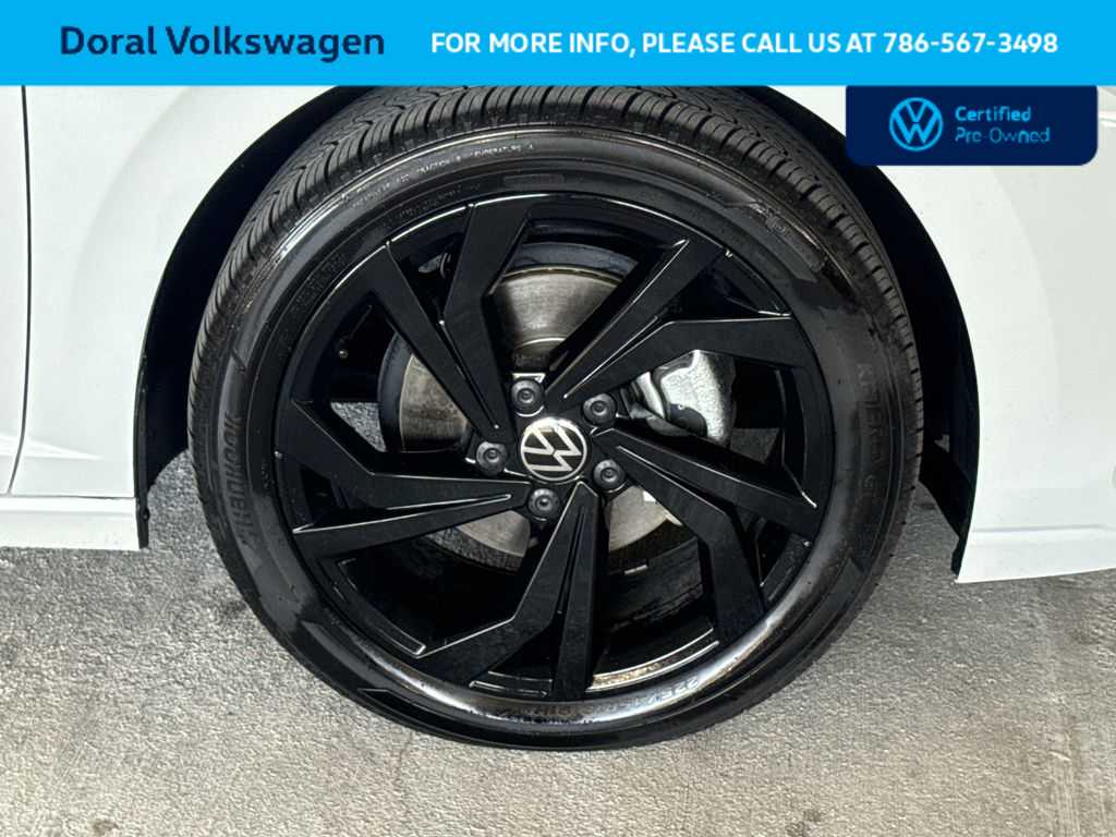 2025 Volkswagen Jetta SE - Photo 11
