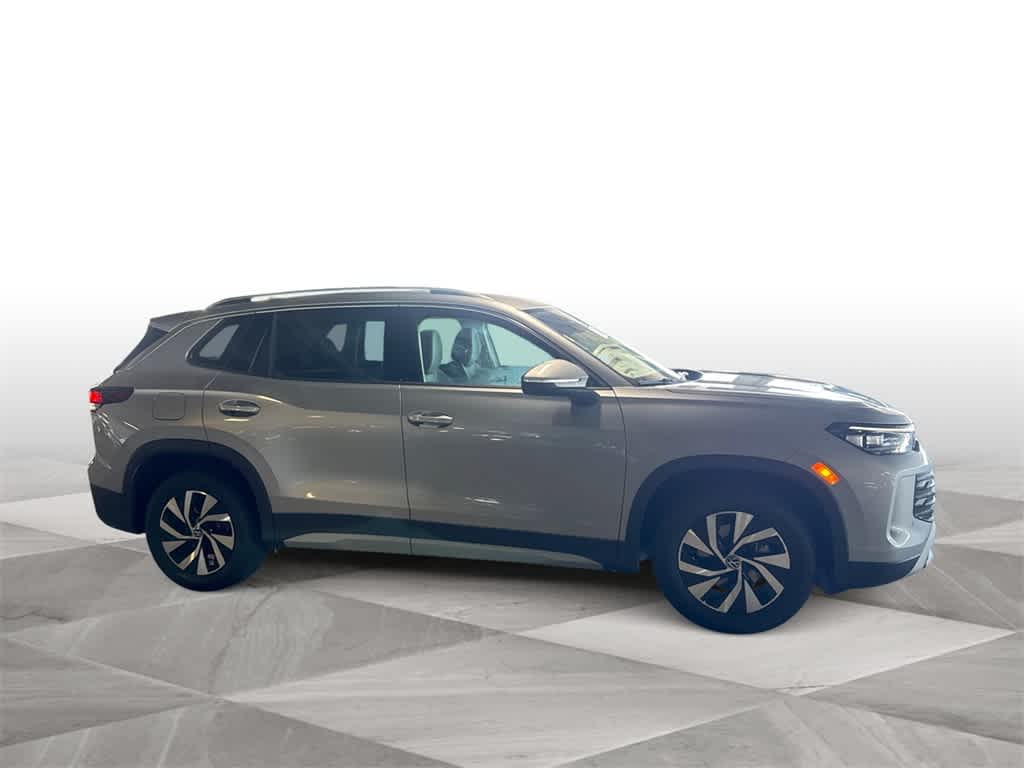 Thumbnail: 2025 Volkswagen Tiguan - 9