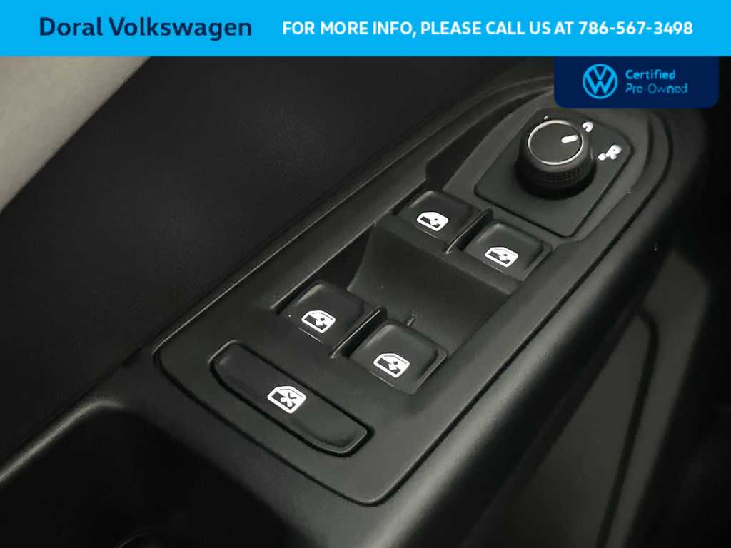 Thumbnail: 2025 Volkswagen Taos - 17