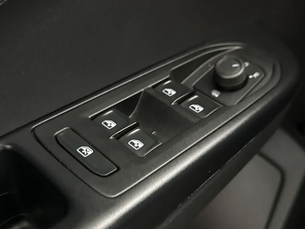 Thumbnail: 2023 Volkswagen Taos - 17