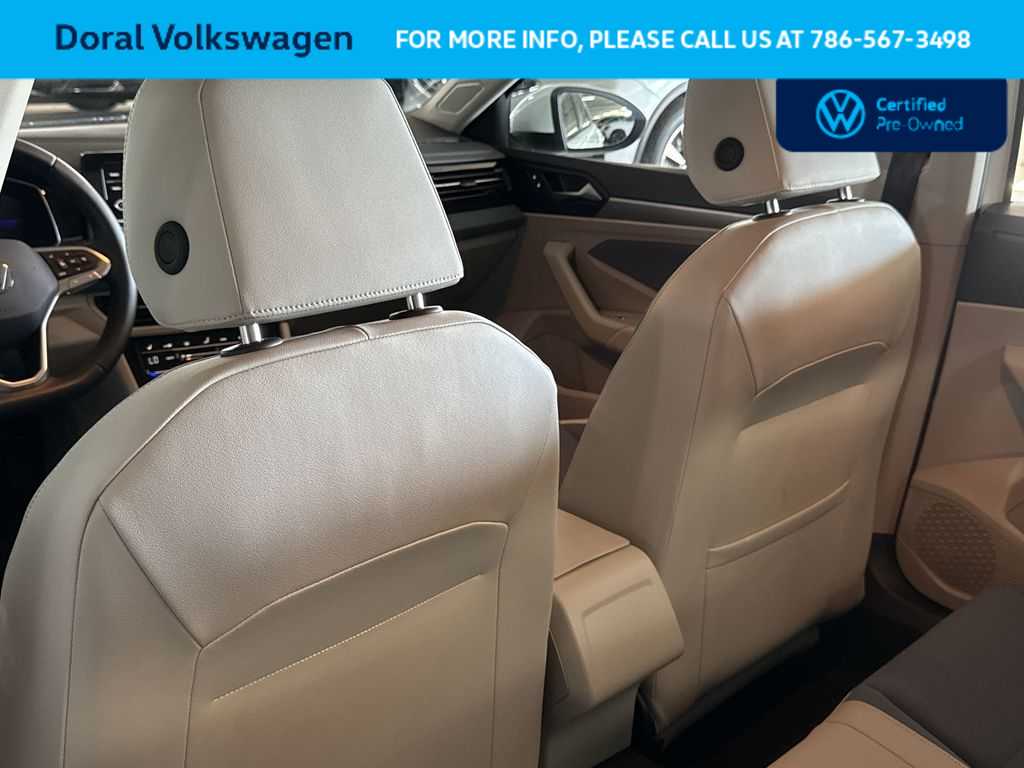 2025 Volkswagen Jetta SE - Photo 23