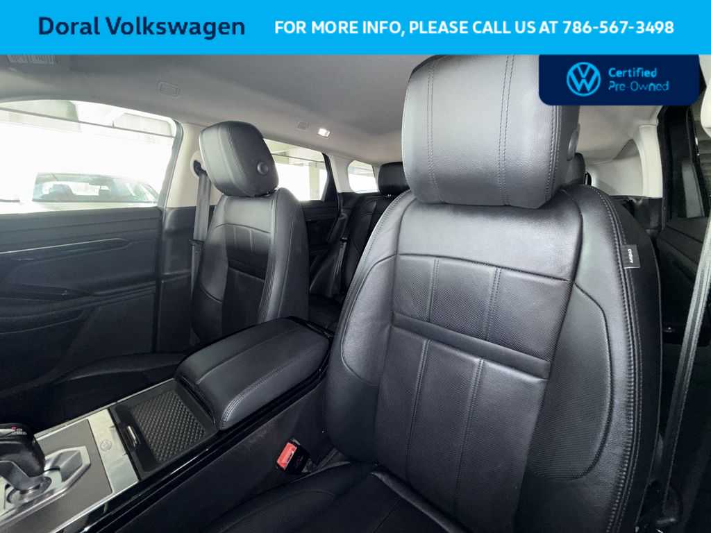 Thumbnail: 2020 Land Rover Range Rover Evoque - 14