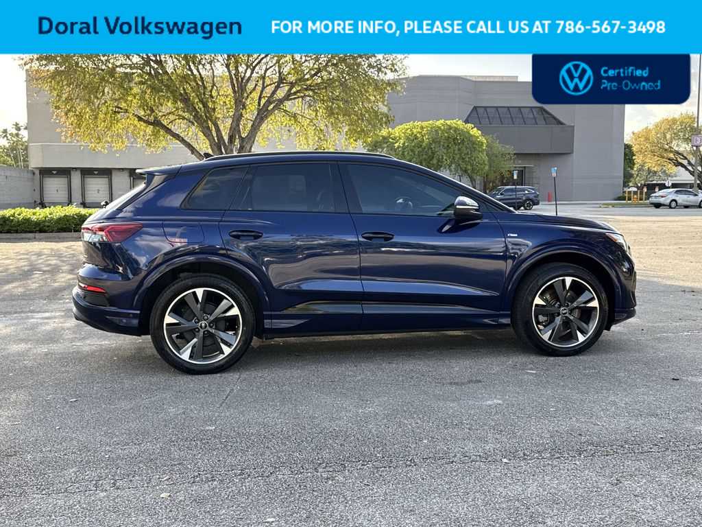Thumbnail: 2023 Audi Q4 e-tron - 9
