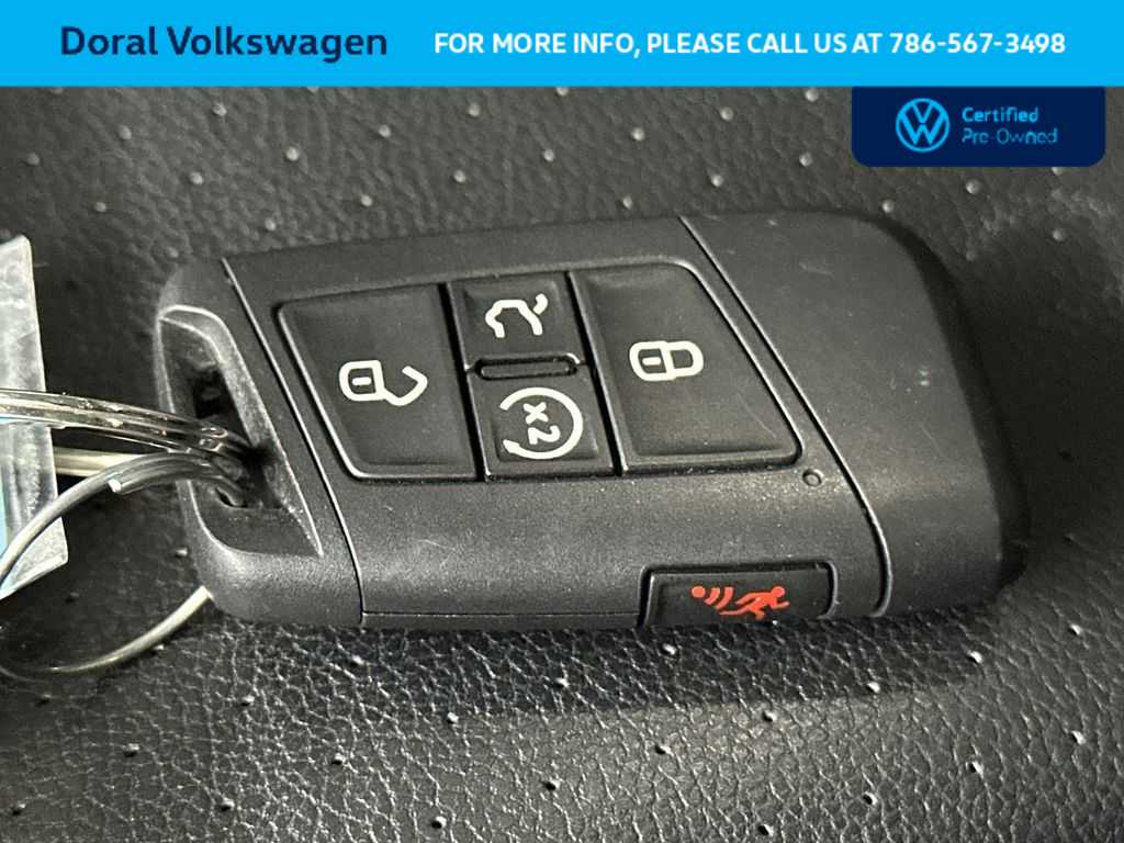 Thumbnail: 2023 Volkswagen Tiguan - 28