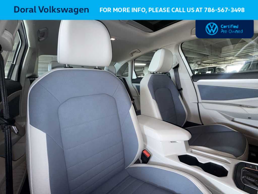 2025 Volkswagen Jetta SE - Photo 27