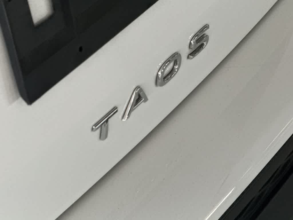 Thumbnail: 2023 Volkswagen Taos - 10