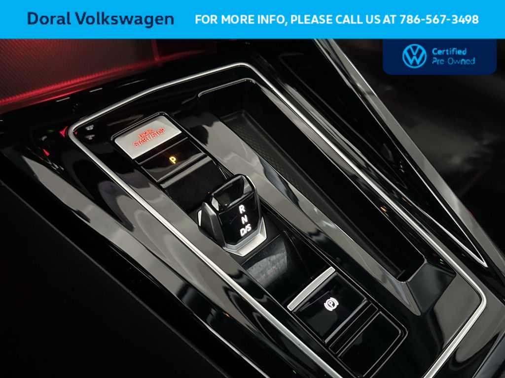 Thumbnail: 2025 Volkswagen Golf - 21